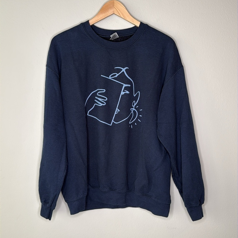 Gildan Line Art Head in a Book Crew Neck Sweatshirt in Navy Size Large
